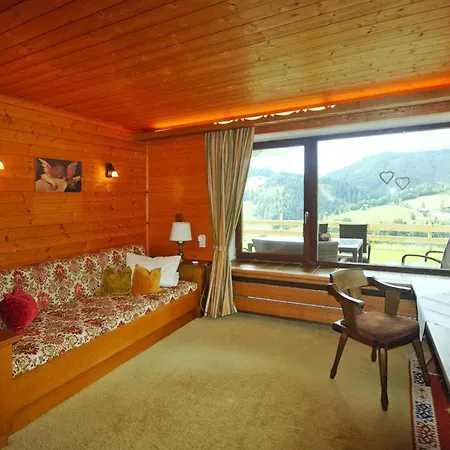 Holiday House, Dien Дом отдыха *